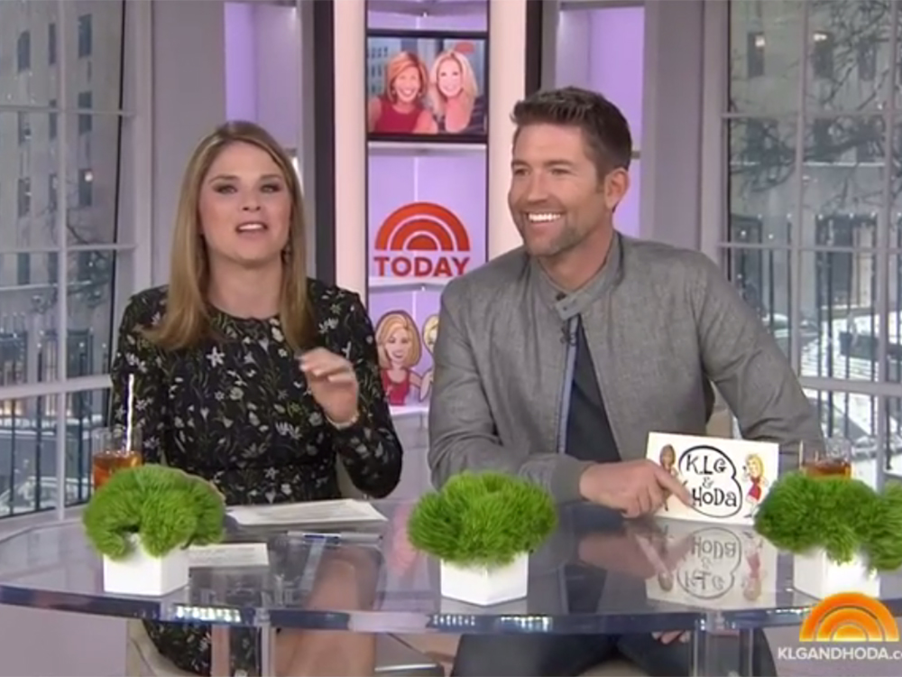 Josh Turner Chooses “The Bachelor” Winner By Her Photo